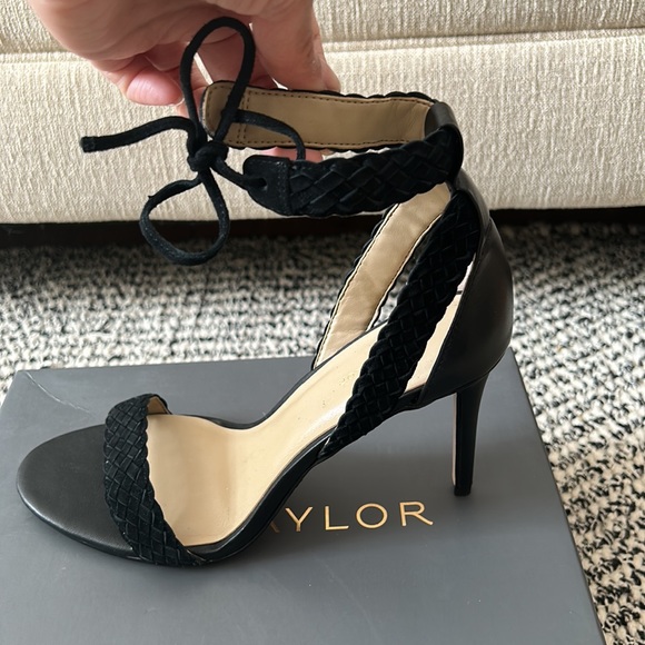 Brand new Ann Taylor heels with ankle tie. Size 8, Black - Picture 3 of 4